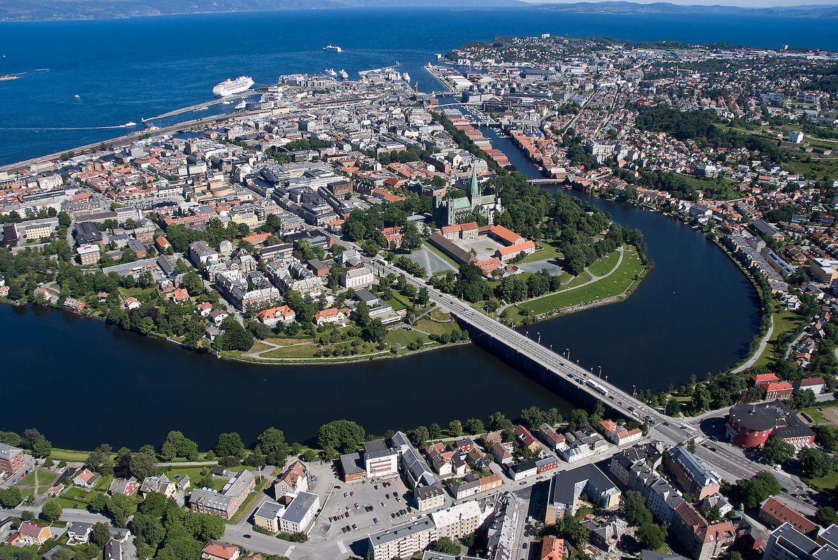 Trondheim, Norwegen, ist eine wunderschöne Stadt mit vielen touristischen Attraktionen.